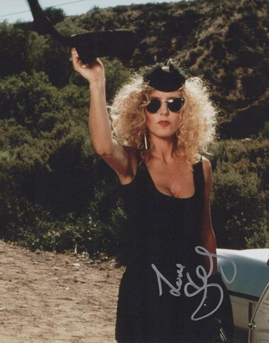 Shelby Chong autograph
