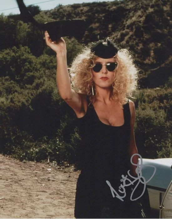 Shelby Chong autograph