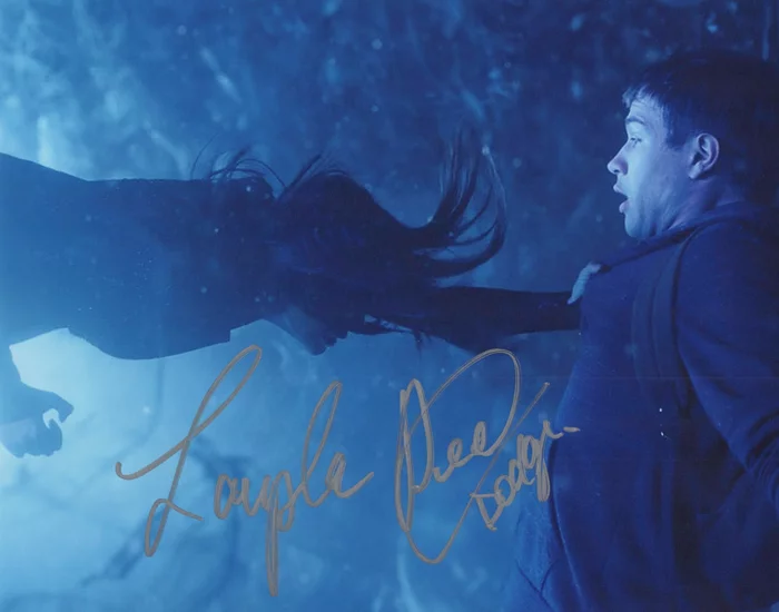 Laysla De Oliveira autograph
