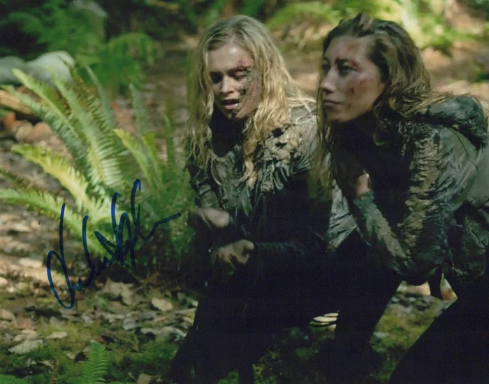 Dichen Lachman autograph