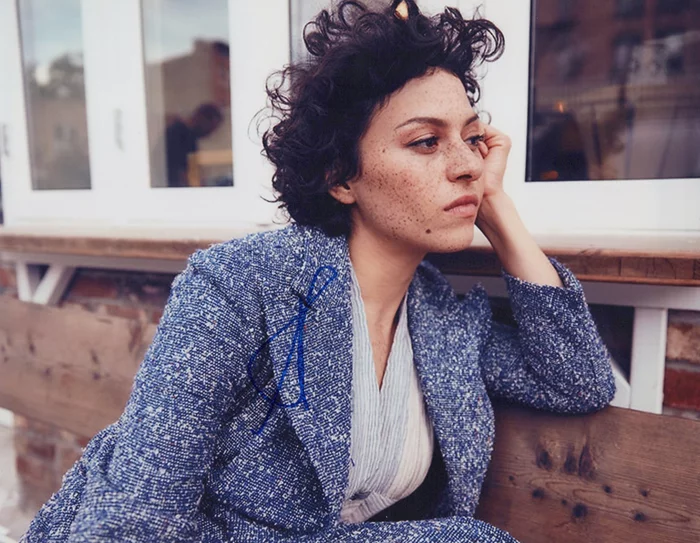 Alia Shawkat autograph