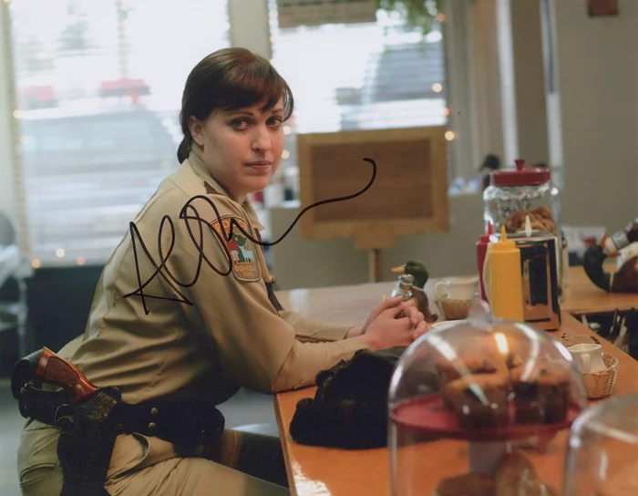 Allison Tolman autograph