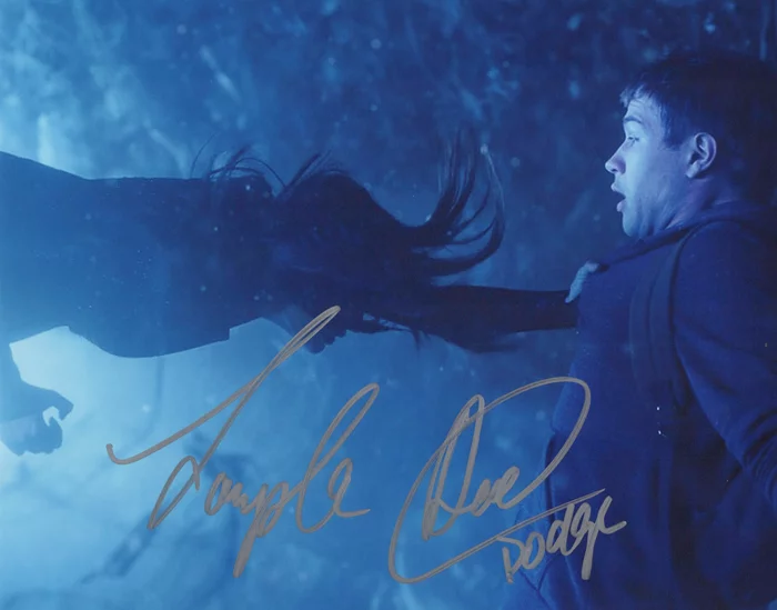 Laysla De Oliveira autograph
