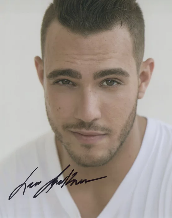 Lucas Lockwood autograph