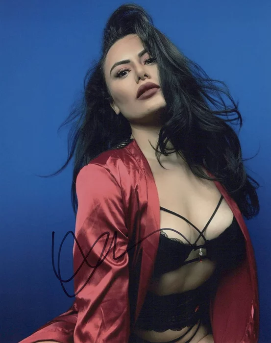 Geraldine Moreno autograph