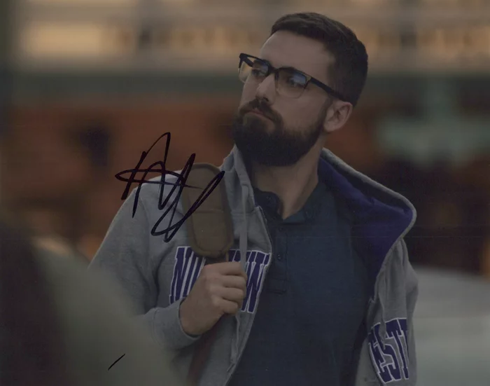 Dustin Milligan autograph