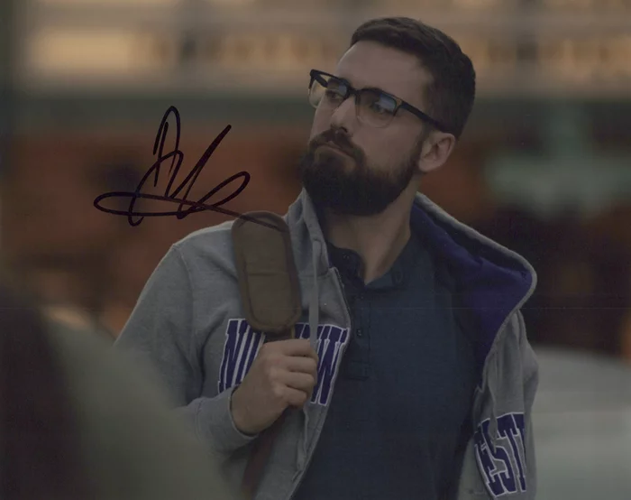 Dustin Milligan autograph