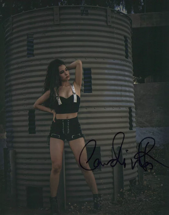 Carolina Rezende autograph