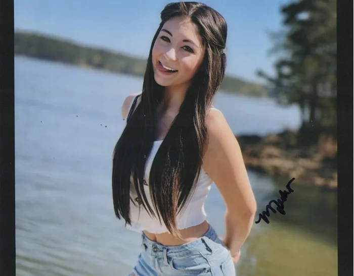 Maddie Zeiher autograph