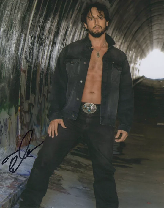 Tyler Gallant autograph