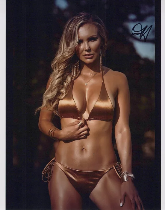 Amberly Nicole autograph