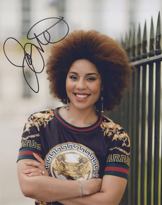 Joy Villa autograph
