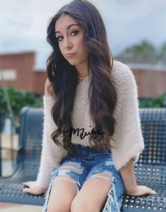 Maddie Zeiher autograph