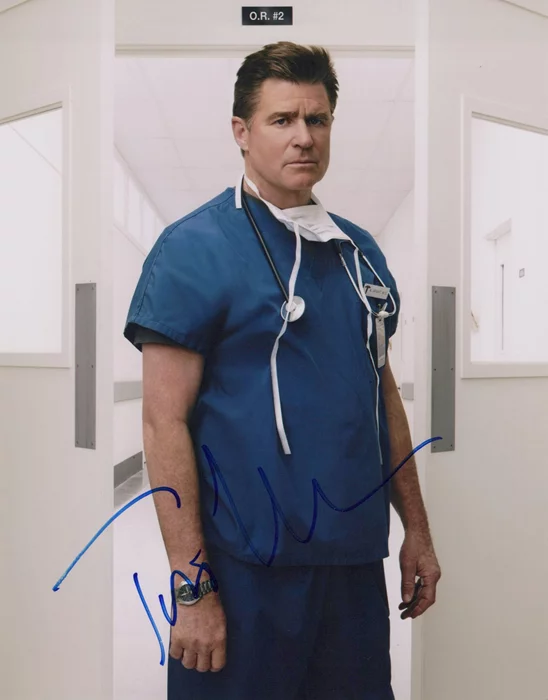 Treat Williams autograph