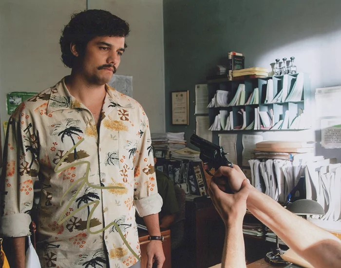 Wagner Moura autograph