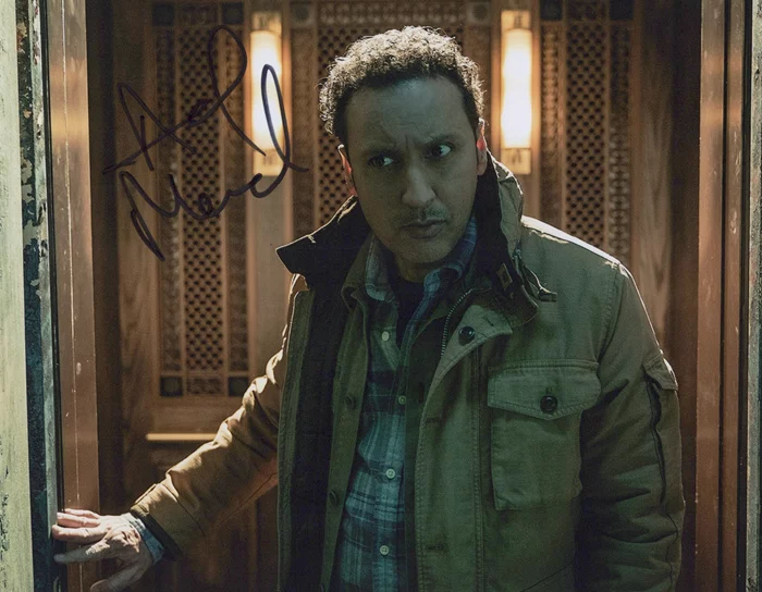 Aasif Mandvi autograph