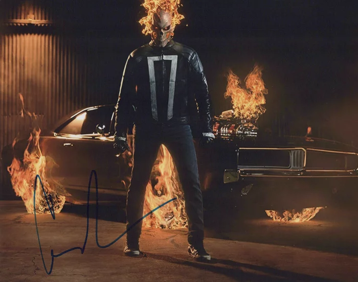 Gabriel Luna autograph