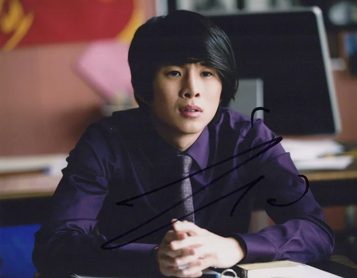 Justin Chon autograph