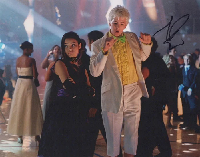 Nicholas Braun autograph