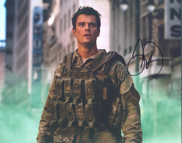 Josh Duhamel autograph