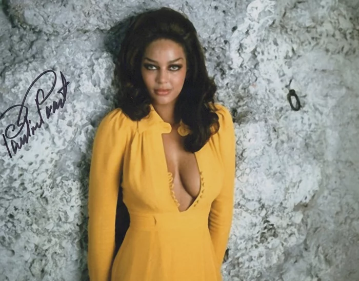 Pauline Peart autograph