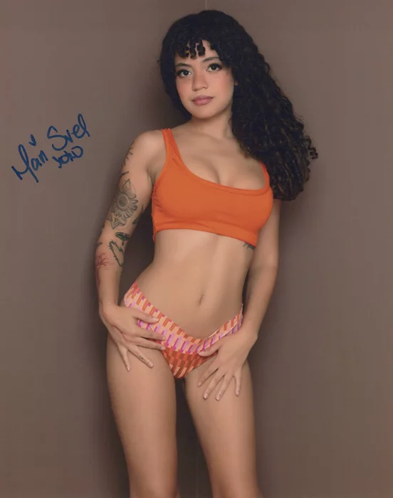 Mari Svel autograph
