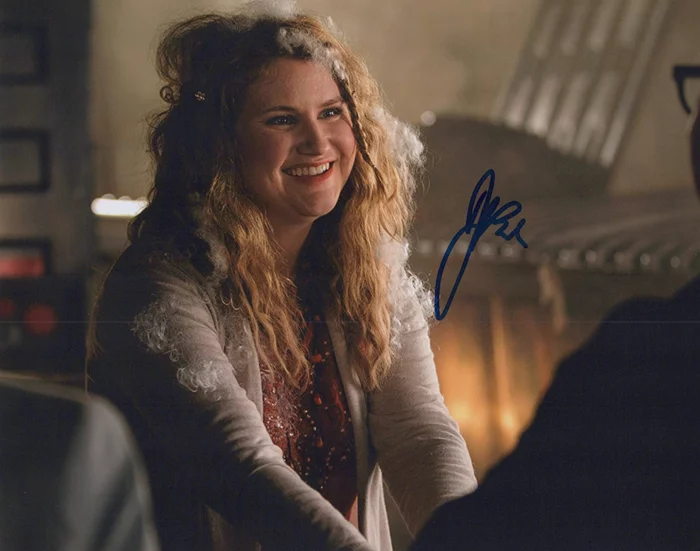 Jillian Bell autograph
