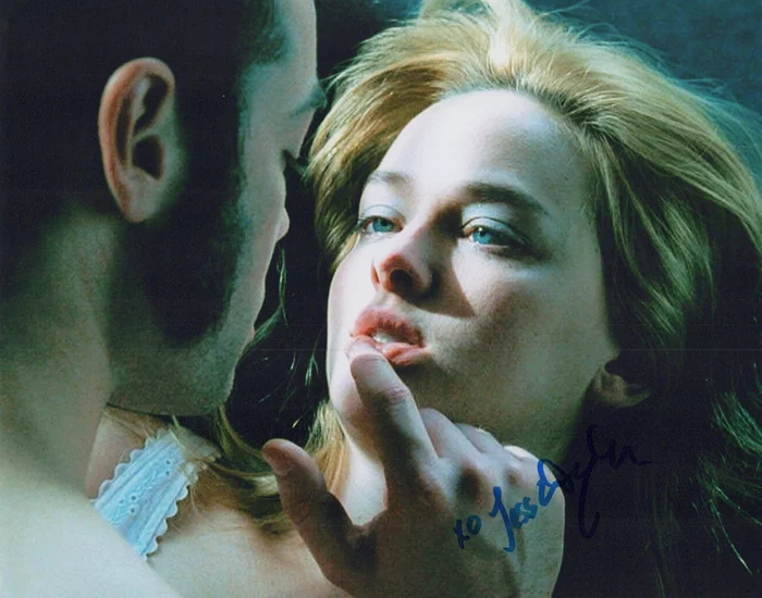 Jess Weixler autograph