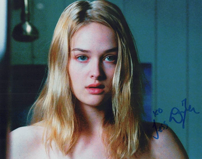 Jess Weixler autograph