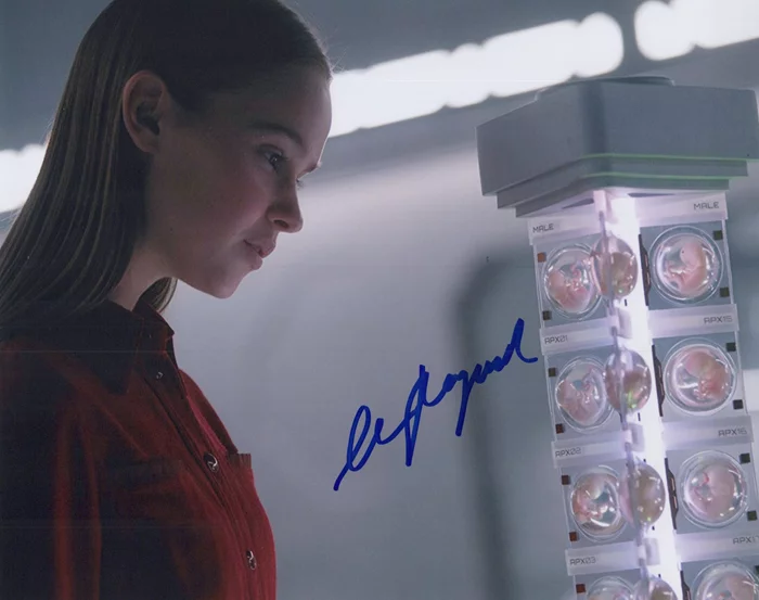 Clara Rugaard autograph