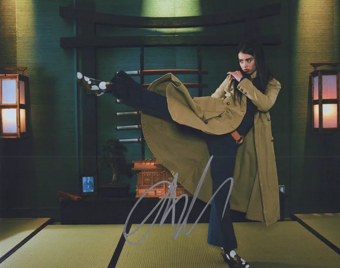 Amber Midthunder autograph