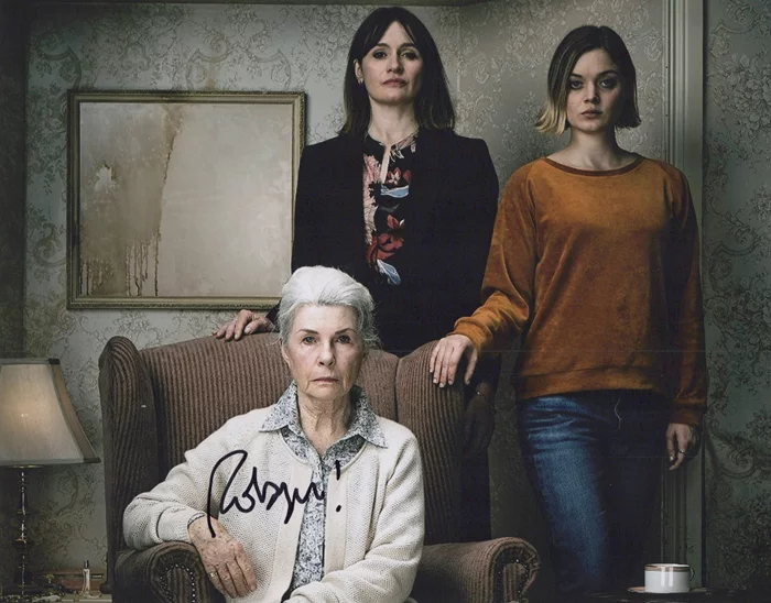 Robyn Nevin autograph