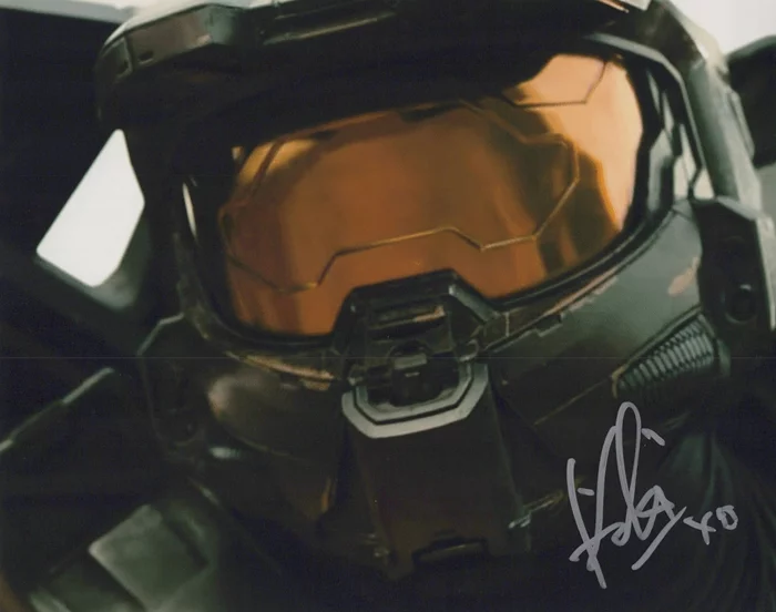 Kiki Wolfkill autograph