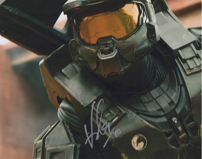 Kiki Wolfkill autograph
