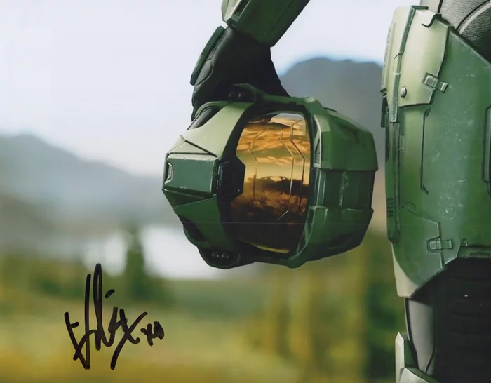 Kiki Wolfkill autograph