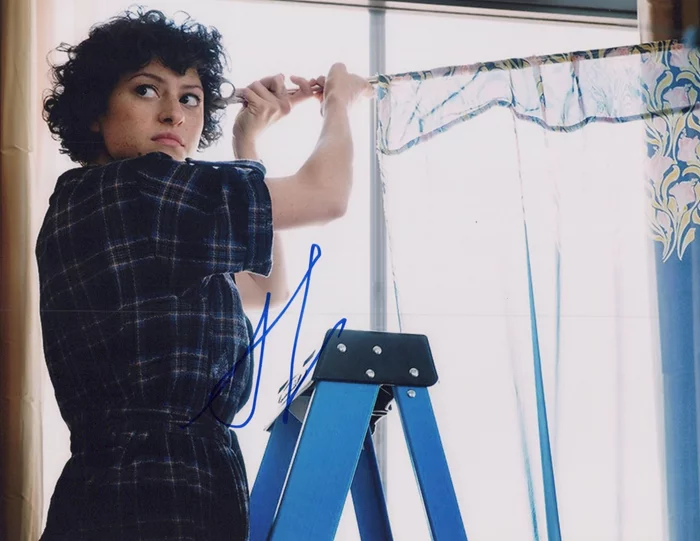 Alia Shawkat autograph