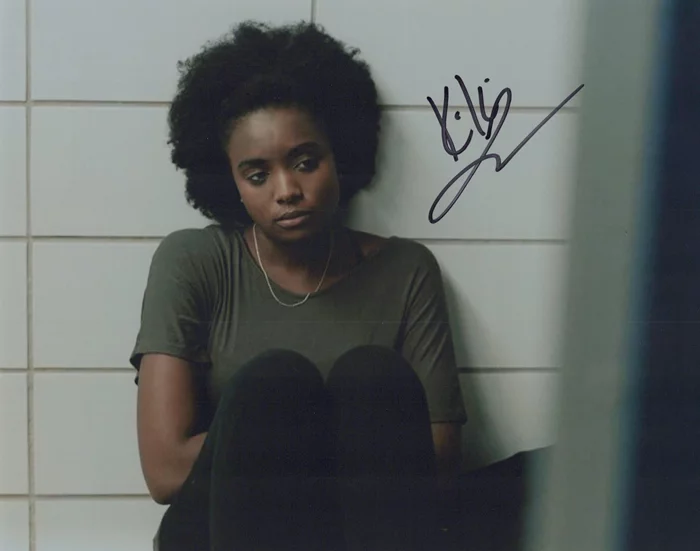 KiKi Layne autograph