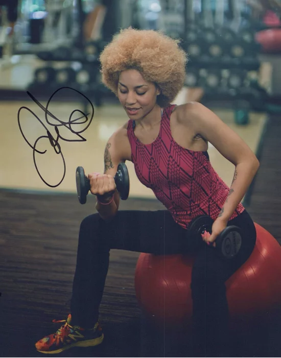 Joy Villa autograph