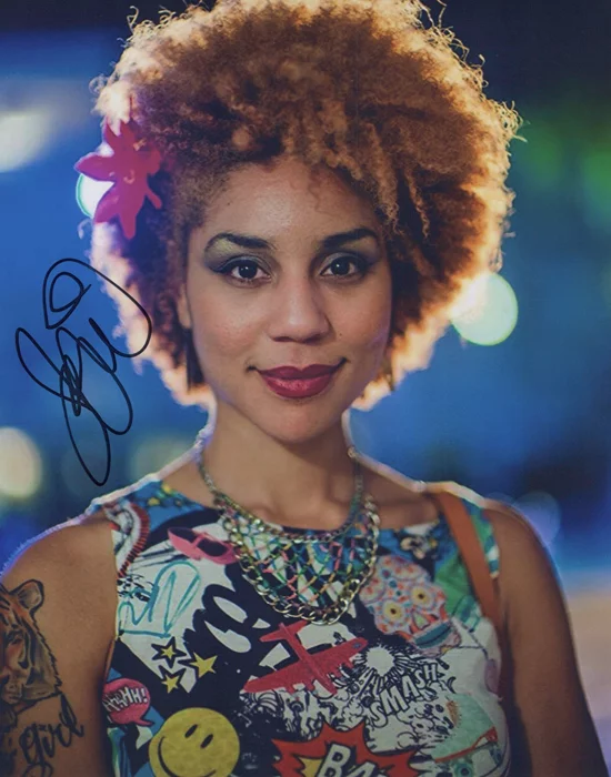 Joy Villa autograph