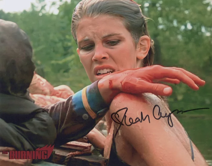 Leah Ayres autograph