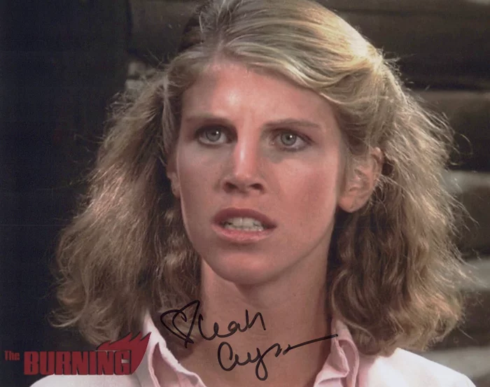 Leah Ayres autograph