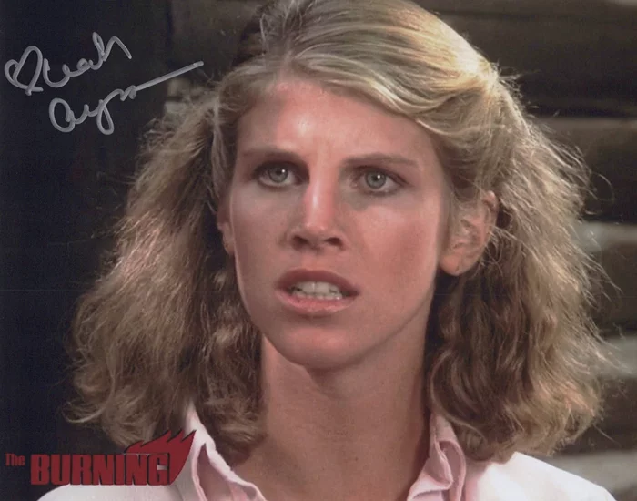 Leah Ayres autograph