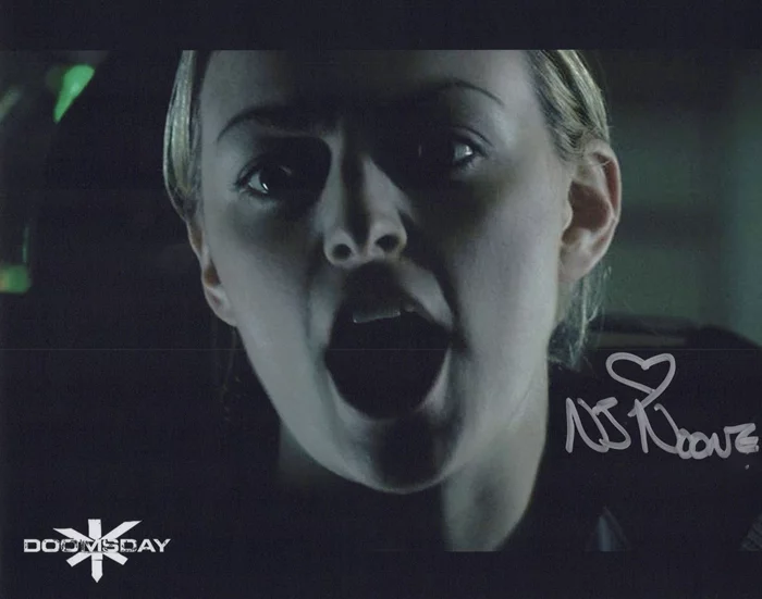 Nora-Jane Noone autograph
