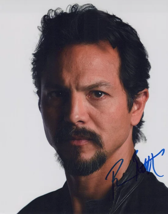 Benjamin Bratt autograph