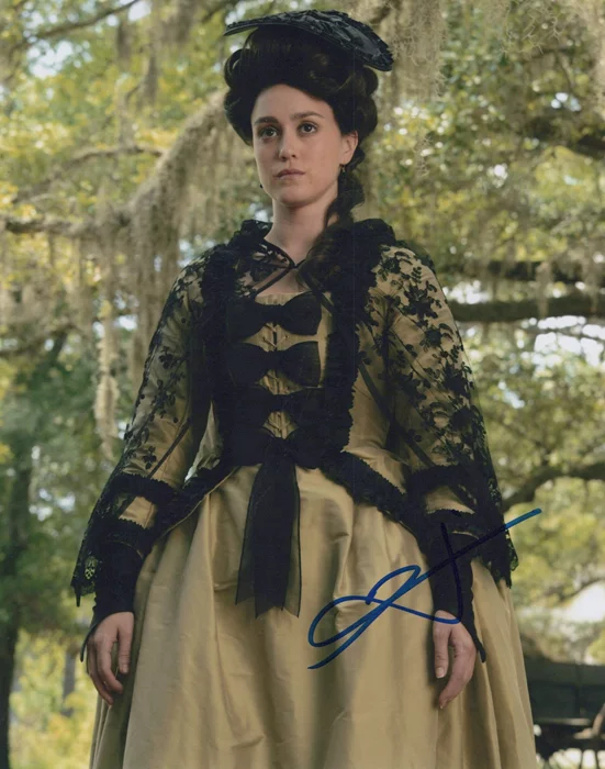 Heather Lind autograph