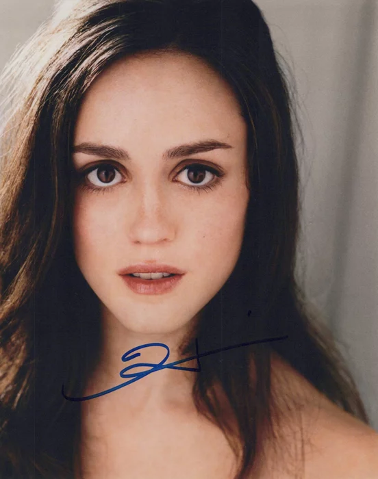 Heather Lind autograph