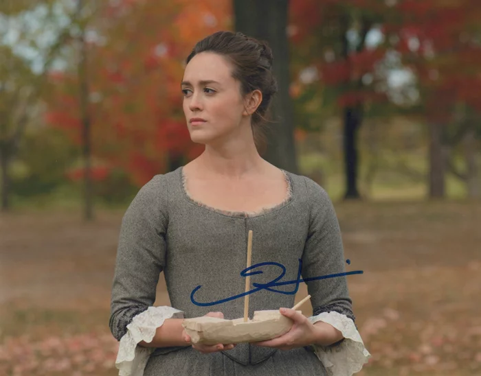 Heather Lind autograph
