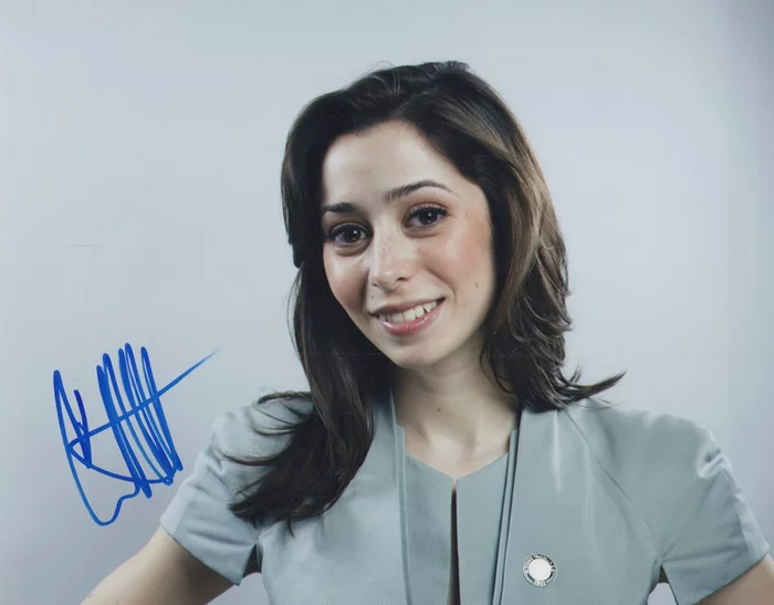 Cristin Milioti autograph