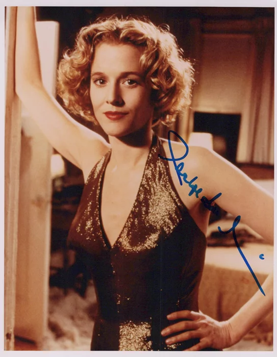 Penelope Ann Miller autograph