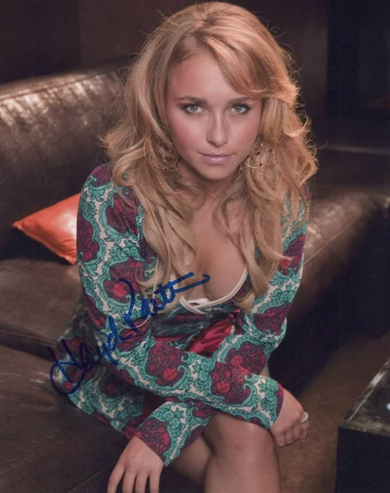 Hayden Panettiere autograph